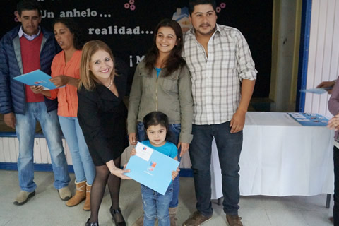 El “Comité Los Colonos” es uno de los más Antiguo de la Región de Aysén:
En Histórica Ceremonia 10 Familias de Lago Verde Recibieron su Casa Propia 
